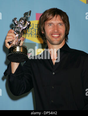 Aug 31, 2006 ; New York, NY, USA ; Singer james blunt pose pour des photos dans la salle de presse au MTV Video Music Awards 2006 qui a eu lieu au Radio City Music Hall. Crédit obligatoire : Photo par Nancy/Kaszerman ZUMA Press. (©) Copyright 2006 by Kaszerman Banque D'Images