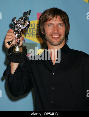 Aug 31, 2006 ; New York, NY, USA ; Singer james blunt pose pour des photos dans la salle de presse au MTV Video Music Awards 2006 qui a eu lieu au Radio City Music Hall. Crédit obligatoire : Photo par Nancy/Kaszerman ZUMA Press. (©) Copyright 2006 by Kaszerman Banque D'Images