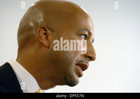 Sep 01, 2006, Manhattan, NY, USA ; le maire Ray NAGIN annonce le lancement de 'Renaissance New Orleans Tour économique" dans une conférence de presse à Tribeca Cinemas. Les deux jours de l'événement affiche les New-yorkais possibilités d'affaires et d'investissement dans le réaménagement de la Nouvelle Orléans. Crédit obligatoire : Photo par Bryan Smith/ZUMA Press. (©) Copyright 2006 par Bryan Smith Banque D'Images