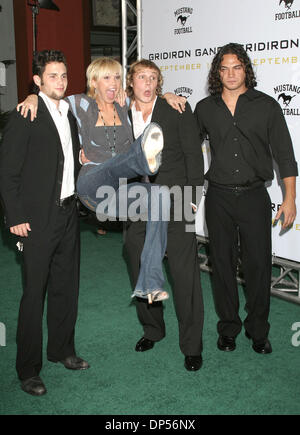 Sep 05, 2006 ; Los Angeles, CA, USA ; Acteurs PENN BADGLEY, TIFFANY AMBER THIESSEN, ELIOT BENJAMIN et KEPA KRUSE au "Gridiron Gang" Los Angeles Premiere tenue au Grauman's Chinese Theatre. Banque D'Images