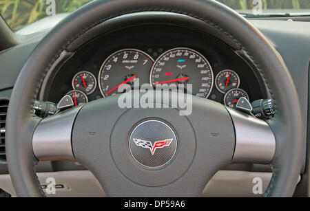 Sep 08, 2006 ; Los Angeles, CA, USA ; 2006 Corvette C6 monté sur le volant palettes au volant à 6 vitesses. Le nouveau 2006 Chevy Corvette C6 berline ajoute palettes au volant de la nouvelle technologie, 6 vitesses, transmission automatique. La nouvelle Chevy C6 convertible est l'un des plus beaux, plus performants, la plupart des voitures confortables et vient avec tous les objets de luxe que vous pouvez attendre f Banque D'Images