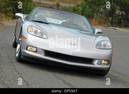 Sep 08, 2006 ; Los Angeles, CA, USA ; 2006 Corvette C6 sur l'action de la tête. Le nouveau 2006 Chevy Corvette C6 berline ajoute palettes au volant de la nouvelle technologie, 6 vitesses, transmission automatique. La nouvelle Chevy C6 convertible est l'un des plus beaux, plus performants, la plupart des voitures confortables et vient avec tous les objets de luxe que vous attendez d'un monde-classe sp convertibles Banque D'Images