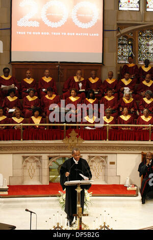 Sep 10, 2006 ; New York, NY, USA ; Rev. Dr CALVIN O. BUTTS III dispose de son sermon au cours du culte à l'Église baptiste abyssinienne à Harlem. Butts est pasteur de l'église de renommée mondiale à l'échelle nationale et président de l'Université d'État de New York College à Old Westbury. Crédit obligatoire : Photo par Ange/Chevrestt ZUMA Press. (©) Copyright 2006 by Ange Chevrestt Banque D'Images