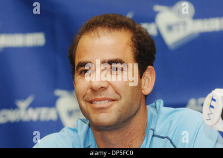 Sep 14, 2006 ; Irvine, CA, USA ; Pete Sampras lors d'une conférence de presse pour la 14e Conférence annuelle de Advanta World Team Tennis (WTT) Smash Hits bénéficiant de l'événement la Fondation Elton John contre le SIDA. Billie Jean King Team (Billie Jean King, Pete Sampras, Rennae Stubbs) par rapport à l'équipe (Elton John Elton John, Andy Roddick, Anna Kournikova) a participé aux événements Bren Centre, Université de Californie, Irvine. Ma Banque D'Images