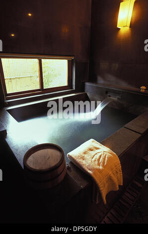 15 Sep 2006, Taipei, Taïwan, de l'intérieur d'une salle de bain-spa offerts par l'un des nombreux hôtels dans la région de Hsin Peitou mountain juste à l'extérieur de Taipei. Crédit obligatoire : Photo par Chris Stowers/JiwaFoto/ZUMA Press. (©) Copyright 2006 par JiwaFoto Banque D'Images