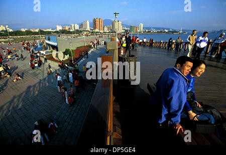 15 Sep 2006, Taipei, Taïwan ; début de l'coatal promenade à Fisherman's Wharf, une destination populaire pour aller à l'ites de Taipei et regarder le coucher du soleil, 20 miles au nord de la capitale surpeuplée. Crédit obligatoire : Photo par Chris Stowers/JiwaFoto/ZUMA Press. (©) Copyright 2006 par JiwaFoto Banque D'Images