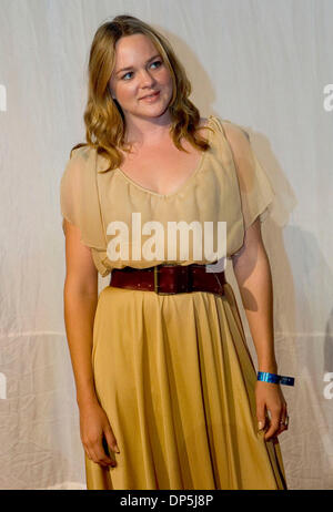 Sep 15, 2006 ; Los Angeles, CA, USA ; APRIL MATSON arrivant pour un rendement de production du Cirque du Soleil 'Delirium' à Los Angeles. Crédit obligatoire : Photo par Armando Arorizo/ZUMA Press. (©) Copyright 2006 by Arorizo Banque D'Images