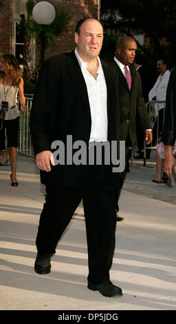 Sep 16, 2006, New Orleans, Louisiane, USA ; l'acteur James Gandolfini au 'Tous les hommes du roi" La Nouvelle Orléans Premiere tenue à McAlister Auditorium à l'Université de Tulane. Crédit obligatoire : Photo de Lisa O'Connor/ZUMA Press. (©) Copyright 2006 by Lisa O'Connor Banque D'Images