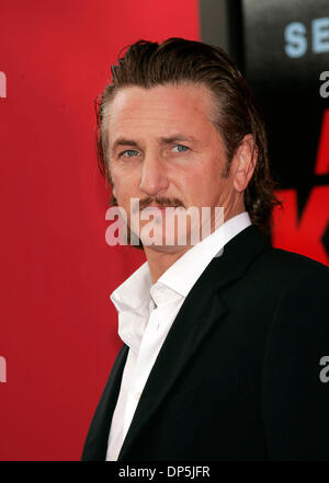 Sep 16, 2006, New Orleans, Louisiane, USA ; acteur Sean Penn au 'Tous les hommes du roi" La Nouvelle Orléans Premiere tenue à McAlister Auditorium à l'Université de Tulane. Crédit obligatoire : Photo de Lisa O'Connor/ZUMA Press. (©) Copyright 2006 by Lisa O'Connor Banque D'Images