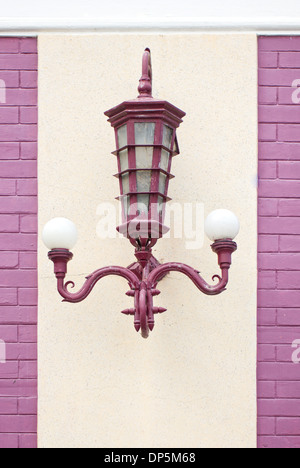 Vintage light sur le mur. Banque D'Images