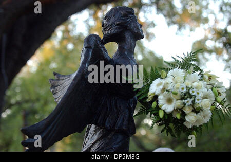 Sep 19, 2006 ; San Antonio, TX, USA ; une cérémonie de dédicace a eu lieu le mardi 19 septembre 2006 pour marquer la fin de la construction de la 67ème statue Ange de l'espoir dans le monde, situé sur l'Université du Verbe Incarné campus. Crédit obligatoire : Photo par Helen Montoya/San Antonio Express-News/ZUMA Press. (©) Copyright 2006 par San Antonio Express-News Banque D'Images