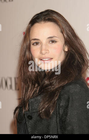 Sep 20, 2006 ; Los Angeles, CA, USA ; actrice MIA MAESTRO aux Teen Vogue Young Hollywood Party qui a eu lieu au Sunset Tower Hotel, Hollywood. Crédit obligatoire : Photo par Paul Fenton/ZUMA KPA.. (©) Copyright 2006 by Paul Fenton-KPA Banque D'Images