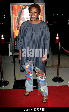 Sep 21, 2006 ; Los Angeles, Californie, USA ; l'actrice CCH Pounder à 'Le dernier roi d'Ecosse' Los Angeles Premiere organisée à l'Académie de théâtre Photos Motions. Crédit obligatoire : Photo de Lisa O'Connor/ZUMA Press. (©) Copyright 2006 by Lisa O'Connor Banque D'Images