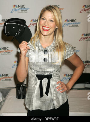 Sep 25, 2006 ; New York, NY, USA ; l'actrice Ali Larter fait la promotion de son nouveau spectacle 'Heroes' à la NBC Experience Store. Crédit obligatoire : Photo par Nancy/Kaszerman ZUMA Press. (©) Copyright 2006 by Kaszerman Banque D'Images