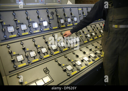 Puissance électrique néerlandais-réparateurs de ligne au travail Banque D'Images