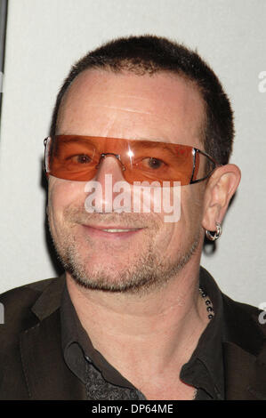 Oct 07, 2006 ; New York, NY, USA ; BONO à la projection de 'Volver' au Festival du Film de New York, au Lincoln Center. Crédit obligatoire : Photo par Dan Herrick/ZUMA KPA. (©) Copyright 2006 by Dan Herrick Banque D'Images