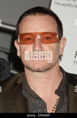 Oct 07, 2006 ; New York, NY, USA ; BONO à la projection de 'Volver' au Festival du Film de New York, au Lincoln Center. Crédit obligatoire : Photo par Dan Herrick/ZUMA KPA. (©) Copyright 2006 by Dan Herrick Banque D'Images