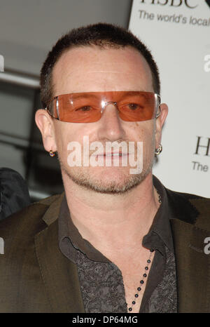 Oct 07, 2006 ; New York, NY, USA ; BONO à la projection de 'Volver' au Festival du Film de New York, au Lincoln Center. Crédit obligatoire : Photo par Dan Herrick/ZUMA KPA. (©) Copyright 2006 by Dan Herrick Banque D'Images