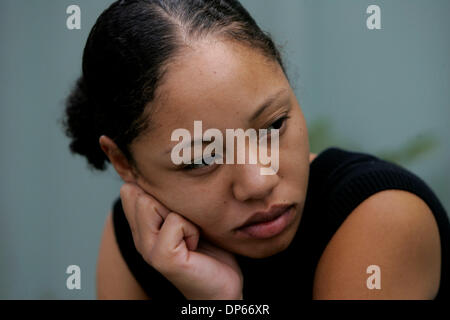 Oct 05, 2006 ; San Diego, CA, USA ; JILL DAUGHTRY à son domicile à San Carlos, réfléchit sur la vie de son ami, LA JOIE RICKER (, 25 ans, qui a été tué par SEAN GOFF. Crédit obligatoire : Photo par Laura Embry/SDU-T/ZUMA Press. (©) Copyright 2006 by SDU-T Banque D'Images