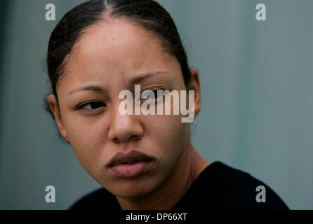 Oct 05, 2006 ; San Diego, CA, USA ; JILL DAUGHTRY à son domicile à San Carlos, réfléchit sur la vie de son ami, LA JOIE RICKER (, 25 ans, qui a été tué par SEAN GOFF. Crédit obligatoire : Photo par Laura Embry/SDU-T/ZUMA Press. (©) Copyright 2006 by SDU-T Banque D'Images