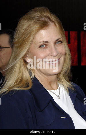 8 octobre 2006, Buena Park, CA, USA ; l'actrice JOANNA CASSIDY lors de la première de The Grudge 2''au Knotts Scary Farm. Crédit obligatoire : Photo par Vaughn Youtz/ZUMA Press. (©) Copyright 2006 par Vaughn Youtz Banque D'Images