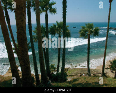 Sep 23, 2006 ; Laguna Beach, CA, USA ; Laguna Beach est une ville située dans le sud de l'Orange County, en Californie. Laguna Beach est qu'il est le paradis des skimboarding, le sport ayant été inventé par les sauveteurs de la ville il y a plus d'un demi-siècle. La ville a également acquis une certaine exposition nationale en 2004, le paramètre de l'opéra de savon réalité MTV Laguna Beach : The Real Orange County. Banque D'Images