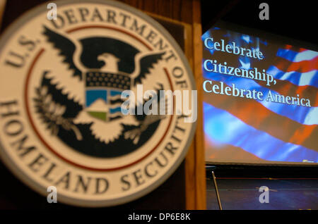 Oct 13, 2006 ; Brooklyn, NY, USA ; la deuxième de deux cérémonies de naturalisation l'assermentation de 1 400 nouveaux citoyens des Etats-Unis à l'Université de New York. Crédit obligatoire : Photo par Bryan Smith/ZUMA Press. (©) Copyright 2006 par Bryan Smith Banque D'Images