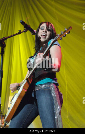 Oct 15, 2006 ; Norfolk, VA, USA ; Agnès Bihl bande obtient la foule en tournée au centre Constant à Norfolk, VA. Crédit obligatoire : Photo de Jeff Moore/ZUMA Press. (©) Copyright 2006 by Jeff Moore Banque D'Images