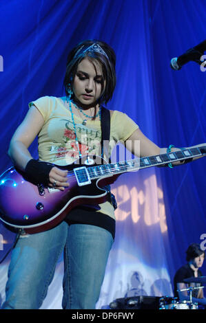 Oct 15, 2006 ; Norfolk, VA, USA ; Agnès Bihl bande obtient la foule en tournée au centre Constant à Norfolk, VA. Crédit obligatoire : Photo de Jeff Moore/ZUMA Press. (©) Copyright 2006 by Jeff Moore Banque D'Images