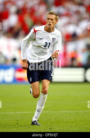 15 juin 2006 - Le stade de la Coupe du monde, NUREMBERG, ALLEMAGNE - K48322.PETER CROUCH..L'ANGLETERRE V TRINITÉ-ET-TOBAGO. / 2006.(Image Crédit : © Globe Photos/ZUMAPRESS.com) Banque D'Images