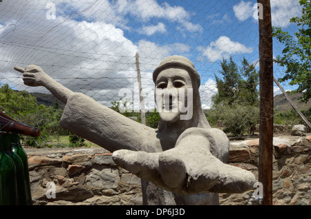 Sculptures en béton et verre de l'art dans la cour de chameau, Owl House, Nieu Bethesda, Afrique du Sud. Banque D'Images