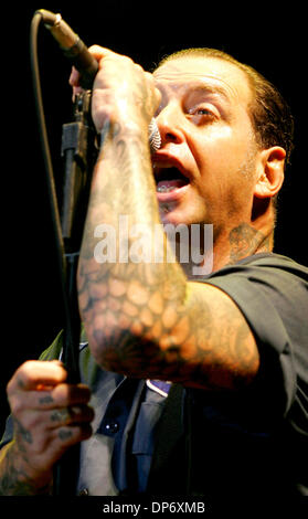 Oct 28, 2006, New Orleans, LA, USA ; MIKE NESS de Social Distortion joue au cours de l'expérience de la musique vaudou. Le festival de musique en plein air sera lancé sur le 28 octobre et prendra fin le 5 novembre. Crédit obligatoire : Photo par Dan Anderson/ZUMA Press. (©) Copyright 2006 by Dan Anderson Banque D'Images