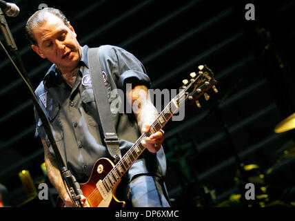 Oct 28, 2006, New Orleans, LA, USA ; MIKE NESS de Social Distortion joue au cours de l'expérience de la musique vaudou. Le festival de musique en plein air sera lancé sur le 28 octobre et prendra fin le 5 novembre. Crédit obligatoire : Photo par Dan Anderson/ZUMA Press. (©) Copyright 2006 by Dan Anderson Banque D'Images