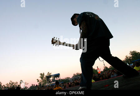 Oct 28, 2006, New Orleans, LA, USA ; MIKE NESS de Social Distortion joue au cours de l'expérience de la musique vaudou. Le festival de musique en plein air sera lancé sur le 28 octobre et prendra fin le 5 novembre. Crédit obligatoire : Photo par Dan Anderson/ZUMA Press. (©) Copyright 2006 by Dan Anderson Banque D'Images