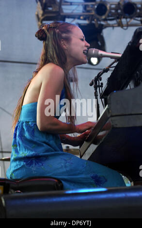 Oct 29, 2006, à Las Vegas, NV, USA ; musicien Fiona Apple procède à vivre dans le cadre du 2e congrès annuel Vegoose Festival de musique l'événement de deux jours a eu lieu au Sam Boyd Stadium. Crédit obligatoire : Photo par Jason Moore/ZUMA Press. (©) Copyright 2006 par Jason Moore Banque D'Images