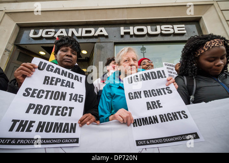 Manifestation LGBTI détenues à l'extérieur du Haut-commissariat de l'Ouganda Banque D'Images