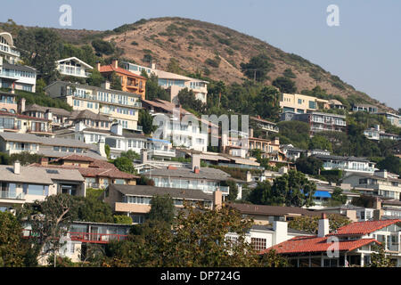 Oct 26, 2006 ; Laguna Beach, CA, USA ; Situé au nord de Laguna est l'exclusive et privée Gated communauté connus comme Emerald Bay. Sur la photo, quelques millions de dollars hillside homes situé dans E-Bay. Crédit obligatoire : photo par Camilla Zenz/ZUMA Press. (©) Copyright 2006 by Camilla Zenz Banque D'Images