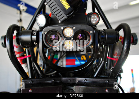 L'Atlas dynamique de Boston au cours de la DARPA robot robot sauveteur Showdown at Homestead Miami Speedway le 20 décembre 2013 à Homestead, FL. L'événement DARPA est de remettre les équipes à concevoir des robots qui effectuera des opérations de secours humanitaires, ainsi que des activités connexes. Banque D'Images