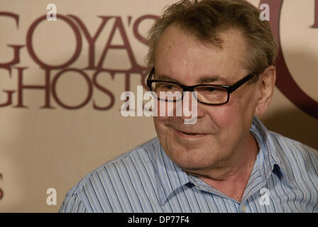 Nov 05, 2006 ; Madrid, Madrid, Espagne ; Directeur Milos Forman au photocall pour Goya's Ghost par tenue à l'Hôtel Ritz de Madrid. Détail de l'affiche. Crédit obligatoire : Photo de J.P./Gegundez ZUMA Press. (©) Copyright 2006 par J.P.Gegundez Banque D'Images