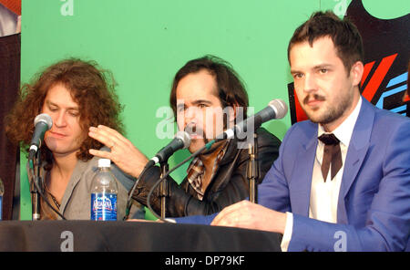 Oct 28, 2006, à Las Vegas, NV, USA ; musiciens (L-R) David Keuning, Ronnie Vannucci, Brandon Flowers des killers s'adresser aux médias dans le cadre du 2e congrès annuel Vegoose Festival qui a eu lieu au stade Sam Boyd, à Las Vegas. Crédit obligatoire : Photo par Jason Moore/ZUMA Press. (©) Copyright 2006 par Jason Moore Banque D'Images