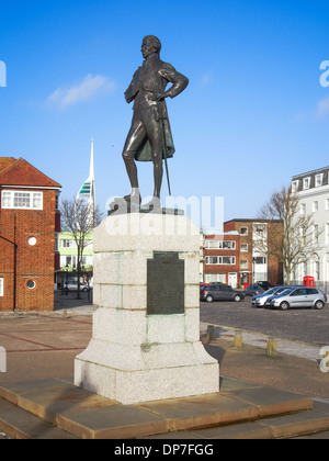 Statue de l'amiral Lord Horatio Nelson en vieux Portsmouth Hampshire. Banque D'Images