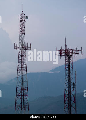 Mar 24, 2006 - Santiago Atitlan, Solola, Guatemala - des tours de téléphonie cellulaire à Santiago Atitlan, Guatemala (Image Crédit : © David H. Wells/ZUMAPRESS.com) Banque D'Images