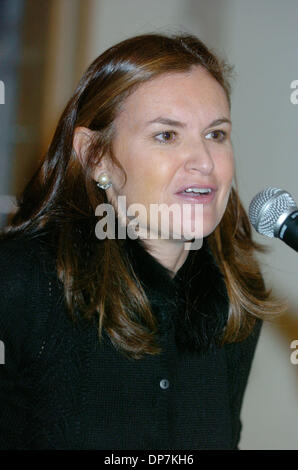 Nov 21, 2006, Manhattan, NY, USA ; CRISTYNE NICHOLAS, Président de NYC & Company parle comme 'les voyages de George Washington retour au Federal Hall dans le sud de Manhattan et lit à partir de la première Proclamation de Thanksgiving, émises de Federal Hall en 1789 pour ouvrir le nouveau centre des visiteurs à temps pour les fêtes. Les 1 500 pieds carrés d'un centre d'accueil, Federal Hall conçu pro bono Banque D'Images