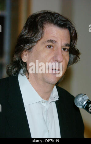 Nov 21, 2006, Manhattan, NY, USA ; David Rockwell, du groupe Rockwell parle comme 'les voyages de George Washington retour au Federal Hall dans le sud de Manhattan et lit à partir de la première Proclamation de Thanksgiving, émises de Federal Hall en 1789 pour ouvrir le nouveau centre des visiteurs à temps pour les fêtes. Les 1 500 pieds carrés d'un centre d'accueil, Federal Hall conçu pro bono par Davi Banque D'Images