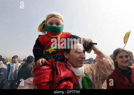 Mar 03, 2006 ; Istanbul, Turquie ; voix kurdes de Turquie pour soutenir le leader du PKK emprisonné, Abdullah Ocalan, lors d'une fête du nouvel an kurde Newroz dans le district de Zeytinburnu Istanbul le 19 mars 2006. Crédit obligatoire : Photo par David Honl/ZUMA Press. (©) Copyright 2006 by David Honl Banque D'Images