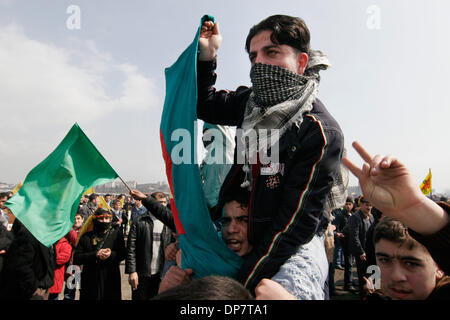 Mar 03, 2006 ; Istanbul, Turquie ; voix kurdes de Turquie pour soutenir le leader du PKK emprisonné, Abdullah Ocalan, lors d'une fête du nouvel an kurde Newroz dans le district de Zeytinburnu Istanbul le 19 mars 2006. Crédit obligatoire : Photo par David Honl/ZUMA Press. (©) Copyright 2006 by David Honl Banque D'Images