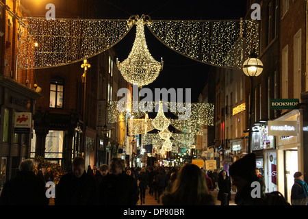 Noël sur Grafton Street à Dublin, qui est la capitale de la République d'Irlande Banque D'Images