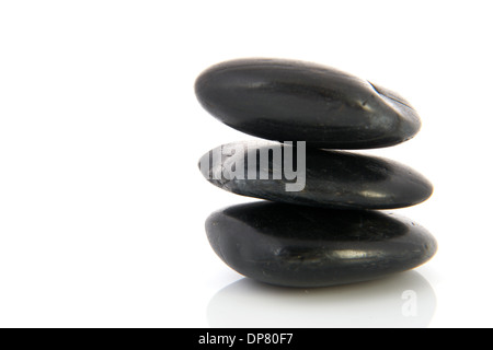 Noir pile hotstones isolated over white background Banque D'Images