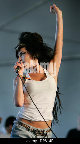 Apr 27, 2006 - Indio , CA, USA - Interprète Amy Winehouse effectue dans le Gobi tente le vendredi à Coachella festival de musique annuel. (Crédit Image : © Sean Haffey/San Diego Union Tribune/ZUMA Press) RESTRICTIONS : LA et le comté d'Orange de l'homme Documents OUT ! USA et de l'homme dehors ! Tabloïd Banque D'Images