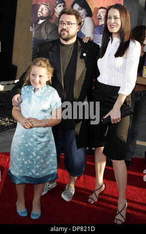 12 juillet 2006 - Arclight, Hollywood, Los Angeles, USA - HARLEY SMITH, Kevin SMITH, Jennifer SCHWALBACH SMITH.K48777.2 LES COMMIS, PREMIÈRE MONDIALE AU CINÉMA ARCLIGHT HOLLYWOOD CA 07-11-2006.(Image Crédit : © Globe Photos/ZUMAPRESS.com) Banque D'Images